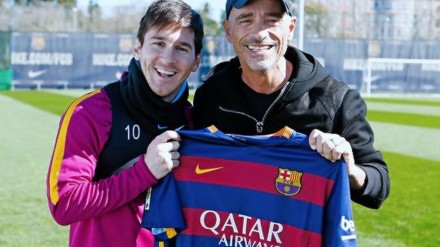 Eros Ramazzotti a lezione calcio da Messi